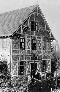 Erste Fotografie des Hotels um 1887 kurz nach der Erbauung
